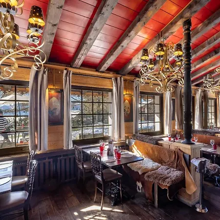 Отель Le Coucou Restaurant & Lounge-bar 3*