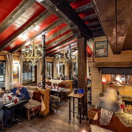 Отель Le Coucou Restaurant & Lounge-bar Монтрё
